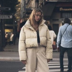 Cropped🍨Beige Puffer Coat